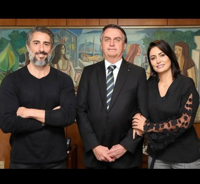 Marcos Mion, Jair Bolsonaro e Michelle - Foto: Reprodução X