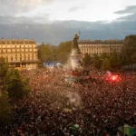 Paris-França 07/07/2024 Apoiadores celebram vitória da esquerda nas eleições da França. RS Fotos Públicas