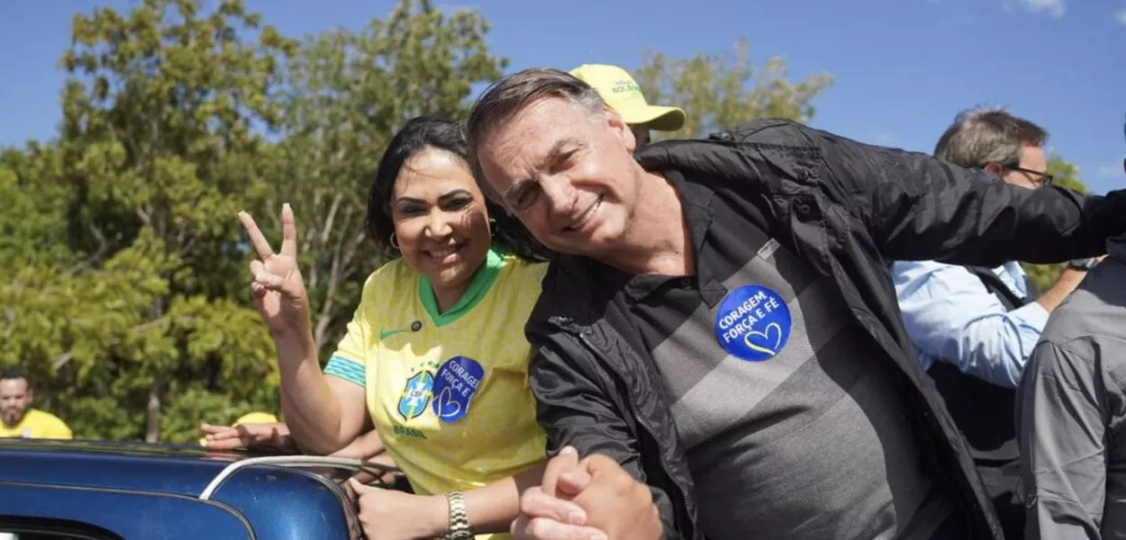 Pré-candidata a prefeita de Palmas, deputada Janad Valcari, com Jair Bolsonaro (Foto: Divulgação/Ascom)