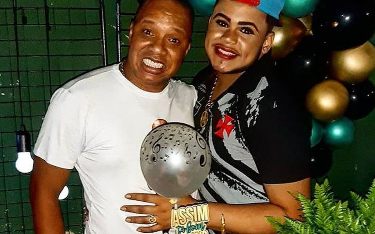 Anderson Leonardo posa em foto com MC Maylon.