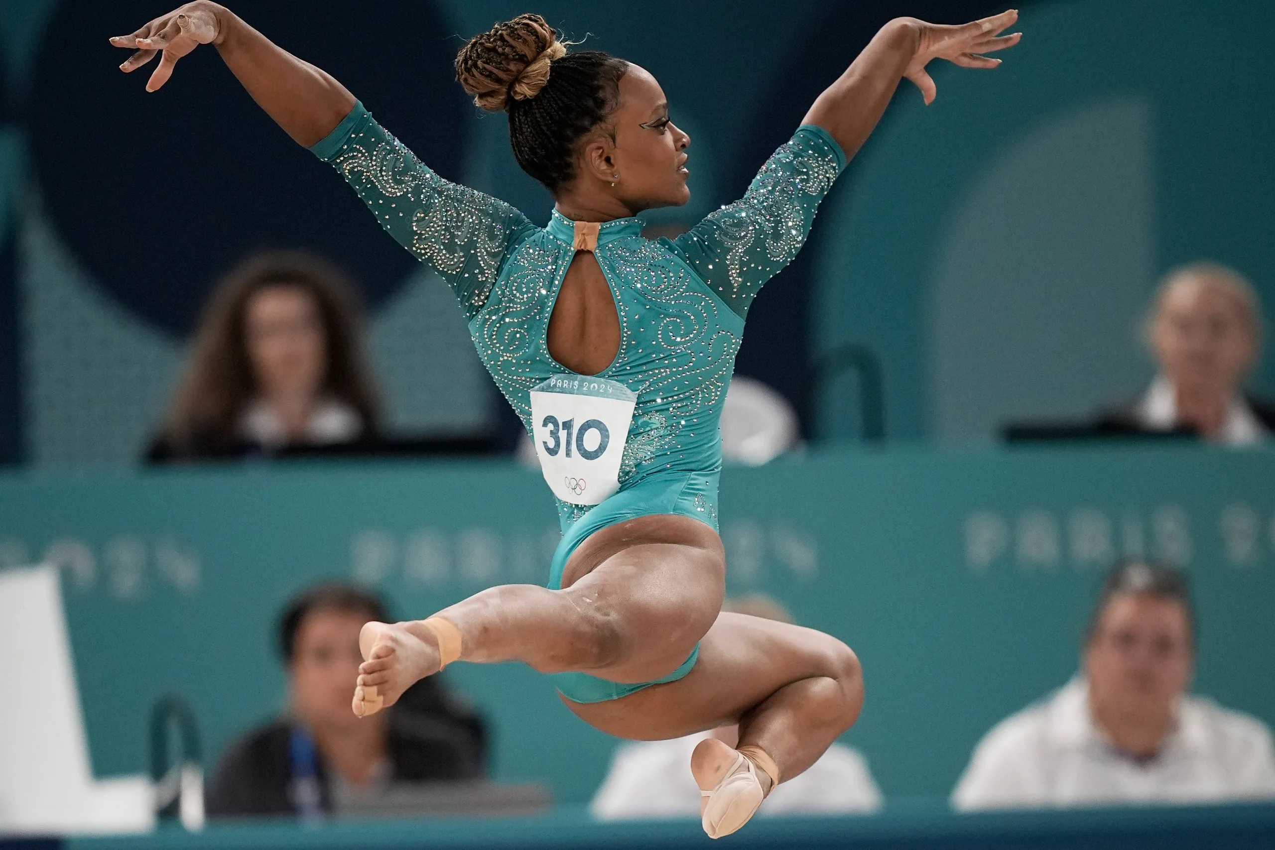 Rebeca Andrade compete na final do solo - Foto: Alexandre Loureiro/COB.