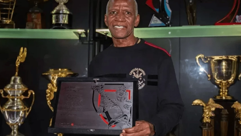 Morre Adílio, ídolo da história do Flamengo, aos 68 anos