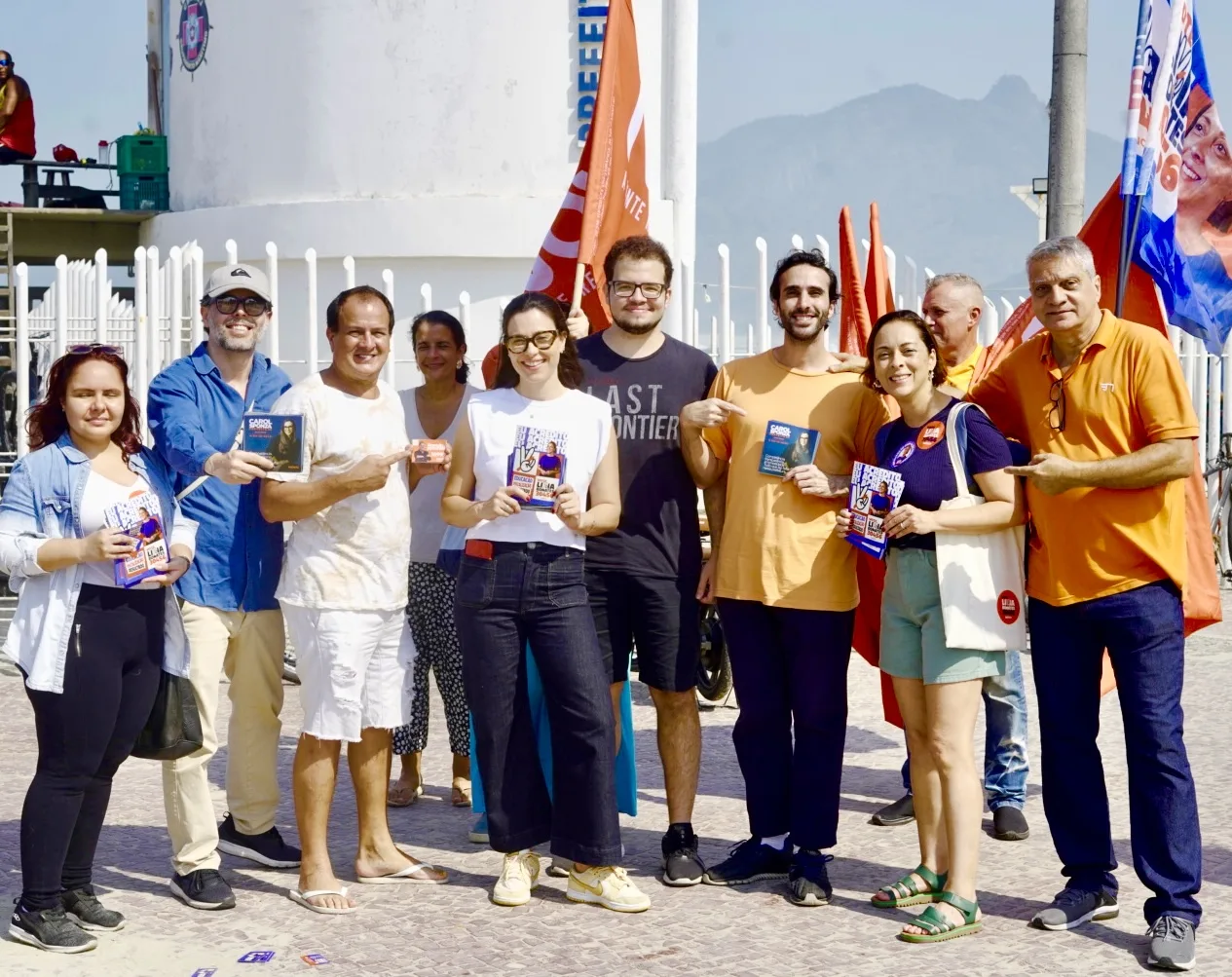 Carol Sponza inicia campanha no Recreio dos Bandeirantes e propõe criação de Polícia Municipal no Rio de Janeiro.