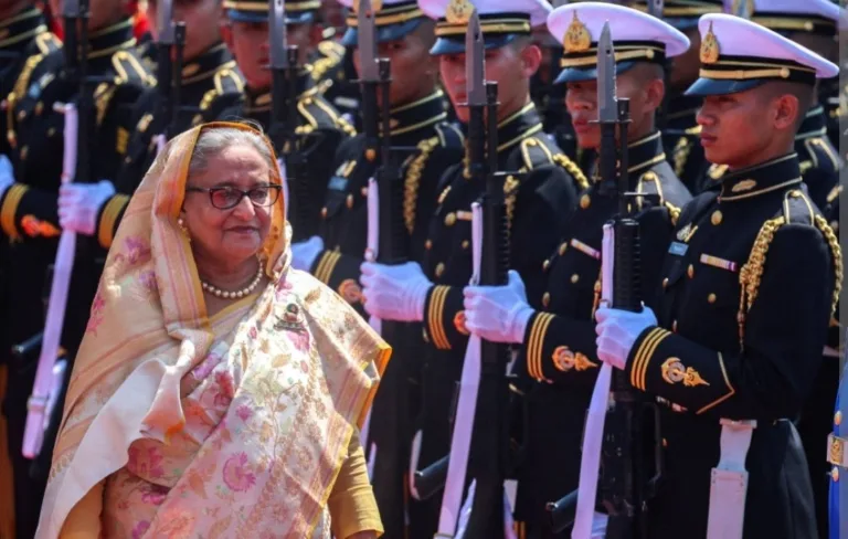 Sheikh Hasina renuncia e deixa Bangladesh em meio a protestos