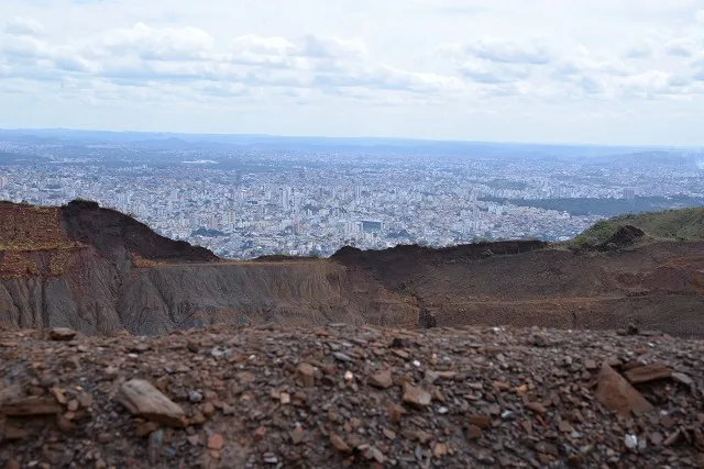 A mineração na Serra do Curral tem sido questionada na ALMG nos últimos anos.