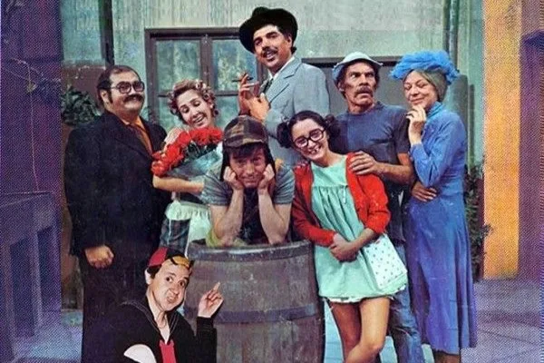 Dona Florinda e Chiquinha fazem homenagem a Silvio Santos