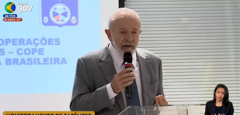 Lula em visita ao Centro de Operações Espaciais Principal (COPE-P) da Telebras (Foto: Reprodução/YouTube/Lula)