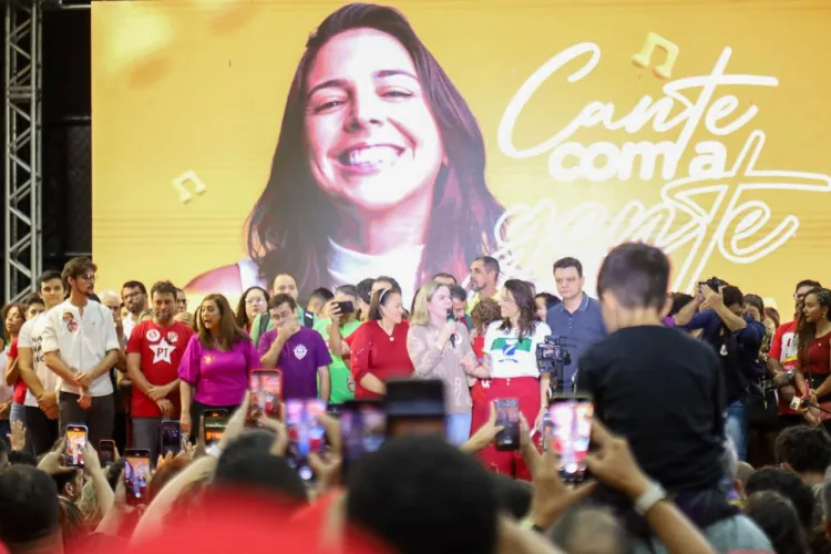 Festa: Natália Bonavides foi oficializada como candidata do PT à prefeitura de Natal (RN)