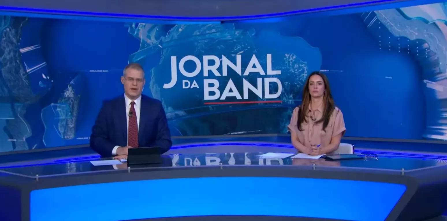 Eduardo Oinegue ao lado de Paloma Tocci, durante o Jornal da Band. Foto: Reprodução