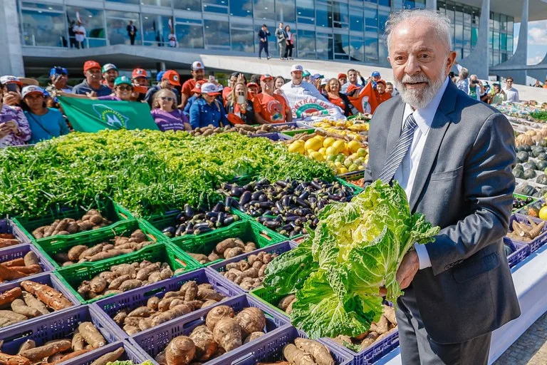 Atual governo começou 2023 com orçamento de R$ 2,6 milhões no PAA, que hoje movimento R$ 1,1 bilhão