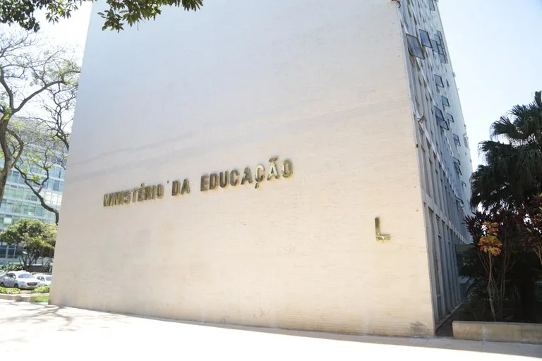 MEC nega abertura de novos cursos de Medicina, impactando a formação de médicos em várias regiões do Brasil. - Foto: Angelo Miguel/ MEC