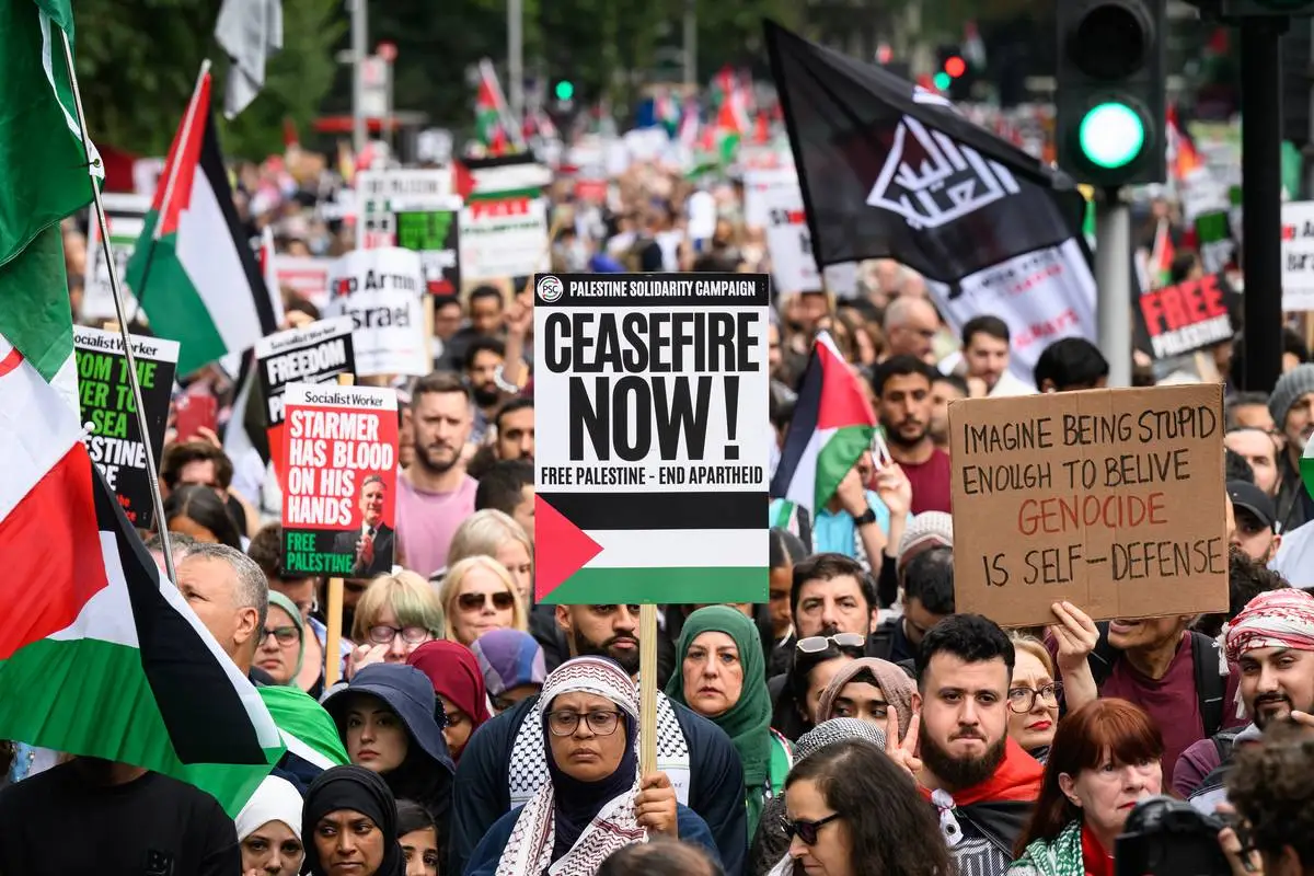 Manifestantes participam da Marcha Nacional por Gaza em Londres, Inglaterra, em 7 de setembro de 2024 [Foto de Leon Neal/Getty Images]