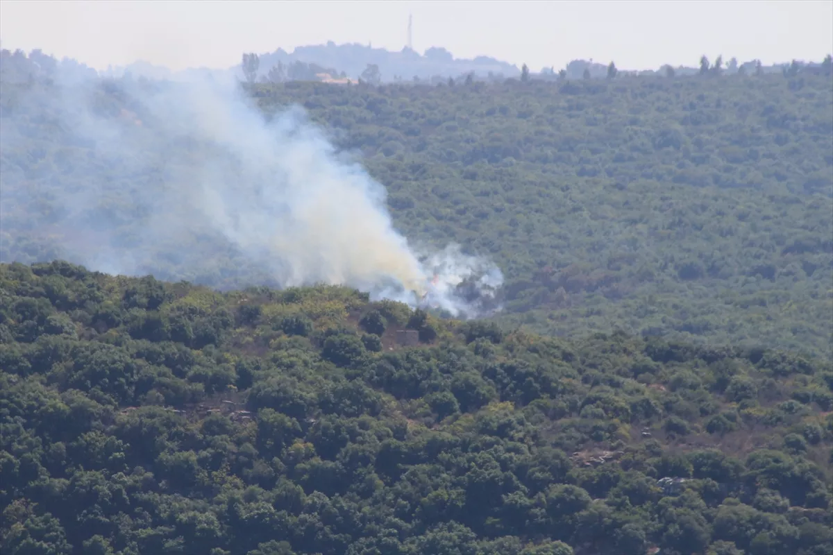 Incêndio causado por ataque israelense em Chehim, no sul do Líbano, em 26 de agosto de 2024 [Kwonat Hajo/Agência Anadolu]