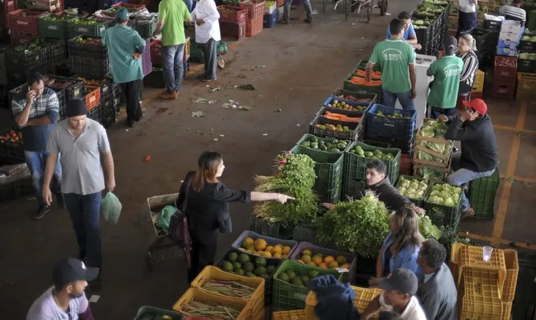 Hortaliças e legumes registram a maior queda entre os alimentos