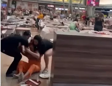 Descolamento do piso no Shopping Metropolitano Barra, que causou pânico entre os frequentadores