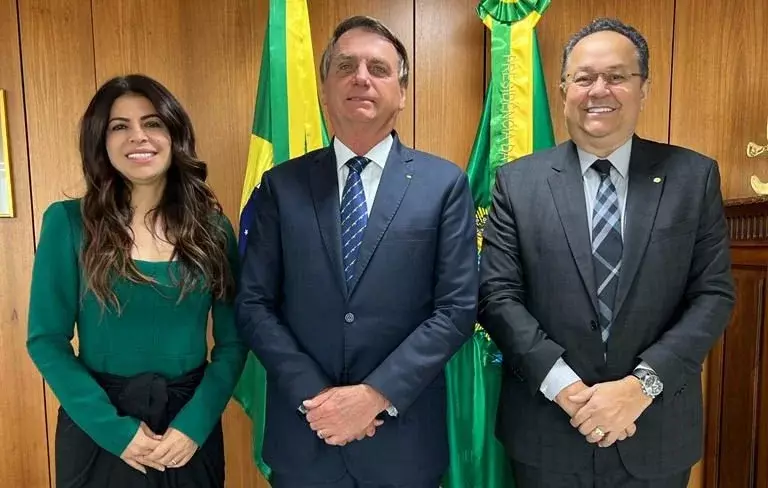 Antônia Luciléia e Silas Câmara em foto com o ex-presidente Jair Bolsonaro ao centro. Foto: reprodução