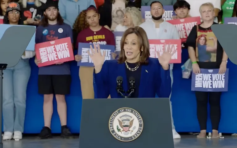 Phoenix/Arizona - 31/10/2024 - Você ouviu o que Donald Trump disse ontem? Que ele fará o que quiser, “quer as mulheres gostem ou não”. Questiona candidata Kamala Harris em discurso de campanha em Phoenix/Arizona. Foto: RS/Fotos Públicas