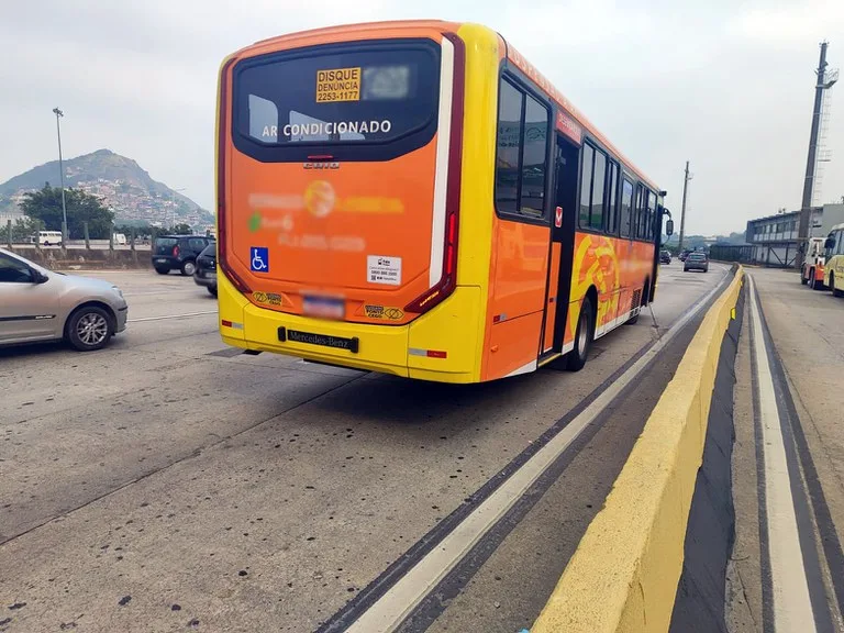 Idoso é preso após assediar duas mulheres em ônibus no Rio