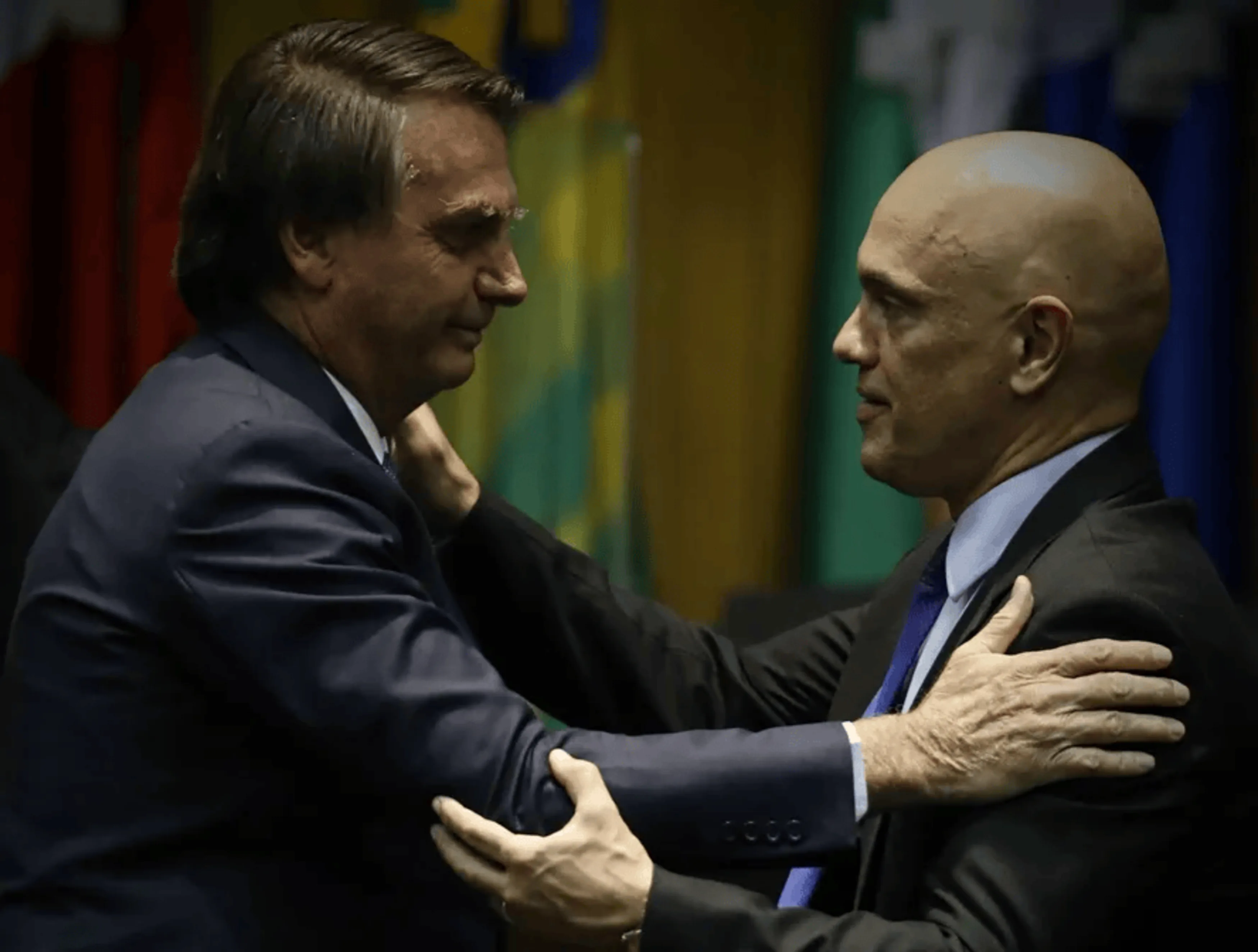 Jair Bolsonaro solicita devolução do passaporte para viajar aos Estados Unidos e se encontrar com Donald Trump