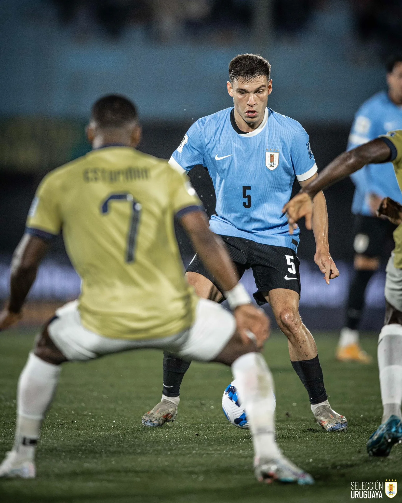 Uruguai empata em 0 a 0 com o Equador nas Eliminatórias da Copa do Mundo, somando quatro jogos sem marcar gols