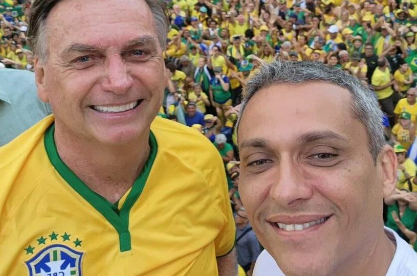 Gustavo Gayer e Jair Bolsonaro: Polícia faz busca em endereço e em apartamento funcional do deputado. Foto: reprodução