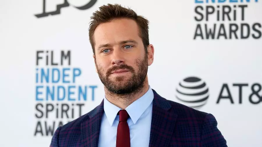 O ator Armie Hammer, que recentemente revelou estar passando por problemas financeiros – Foto: Reprodução