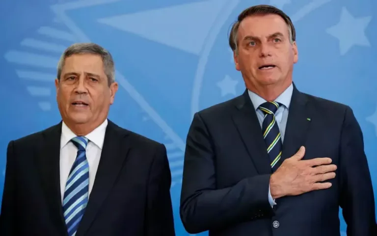 O general Walter Braga Netto e o ex-presidente Jair Bolsonaro – Divulgação