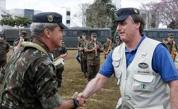 O general Mário Fernandes, preso por plano para assassinar Lula, e o ex-presidente Jair Bolsonaro. Foto: Reprodução