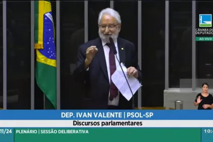 O deputado federal Ivan Valente (PSOL-SP) durante discurso na Câmara nesta sexta (28). Foto: Reprodução