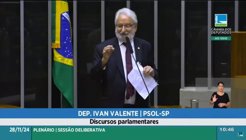 O deputado federal Ivan Valente (PSOL-SP) durante discurso na Câmara nesta sexta (28). Foto: Reprodução