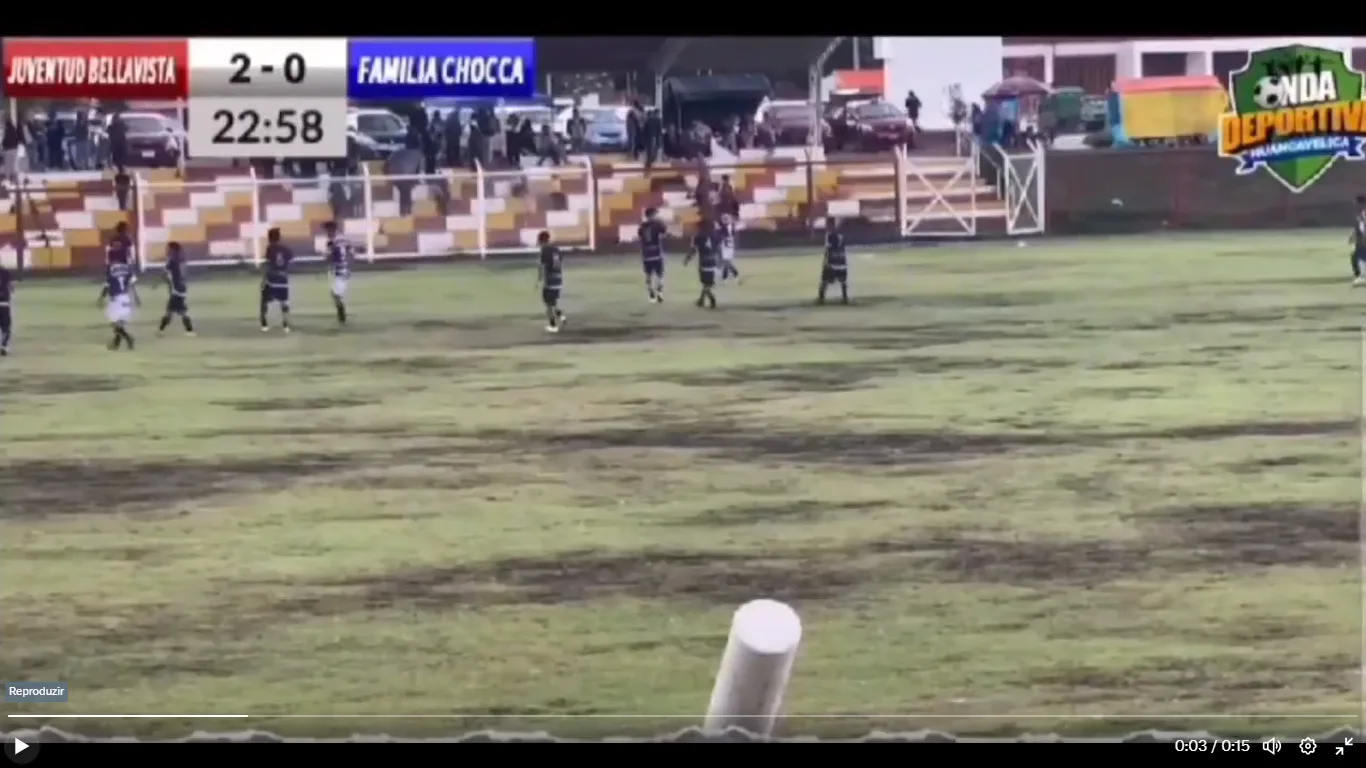 Jogador morre ao ser atingido por raio em campo