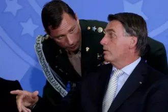 Jair Bolsonaro e Mauro Cid, seu ex-ajudante de ordens. Foto: Reprodução