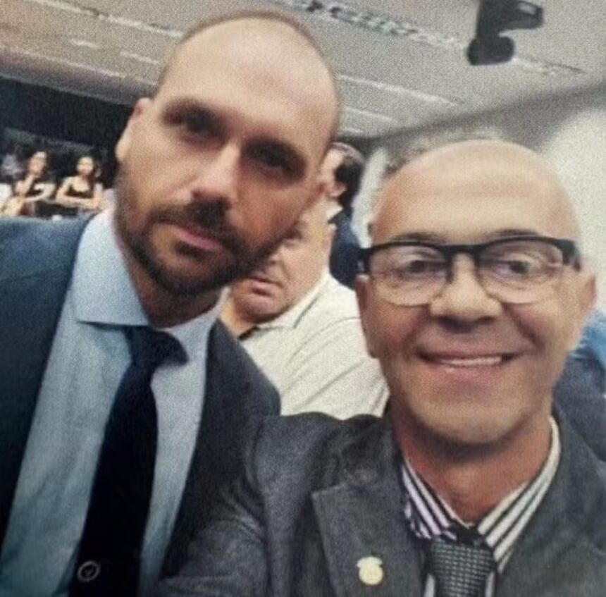 Francisco Wanderley Luiz, autor do atentado ao STF, ao lado de Eduardo Bolsonaro - Foto: Reprodução