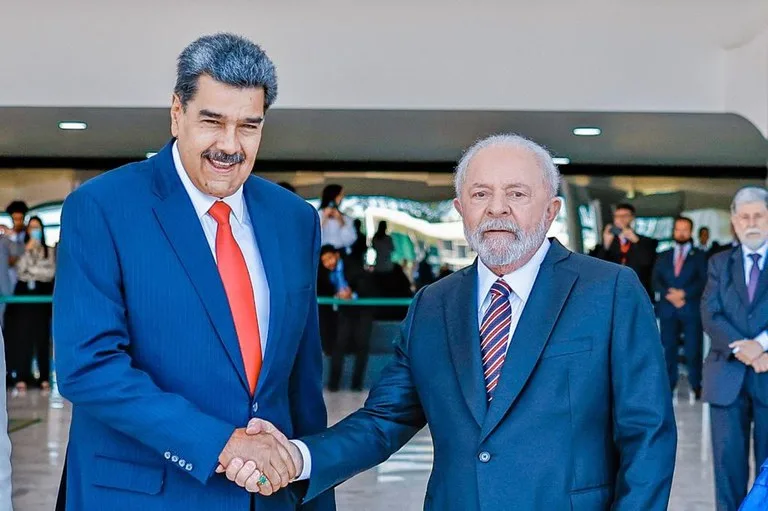 Lula e Maduro na rampa de entrada do Palácio do Planalto, em Brasília (DF). Foto: Ricardo Stuckert / PR