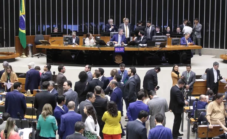 Deputados na sessão do Plenário desta quinta-feira - Foto: Bruno Spada/Câmara dos Deputados