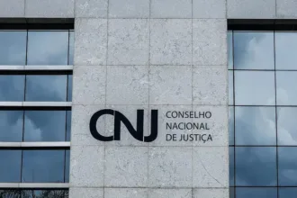 Mudança se trata de "acerto de contas legítimo com o passado", disse o presidente do CNJ, Luís Roberto Barroso - Rafa Neddermeyer/Agência Brasil