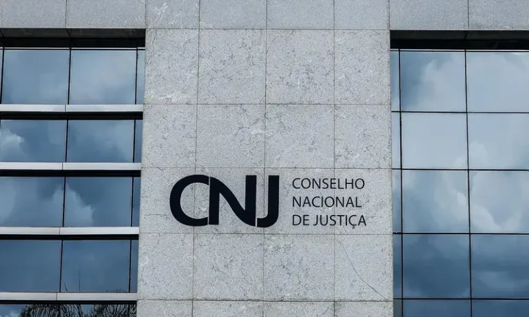 Mudança se trata de "acerto de contas legítimo com o passado", disse o presidente do CNJ, Luís Roberto Barroso - Rafa Neddermeyer/Agência Brasil