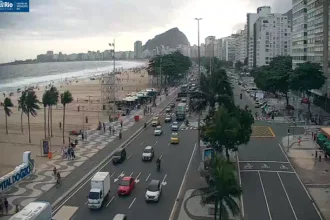 Sol e chuva marcam a previsão do tempo no Rio de Janeiro. Alerta para alagamentos e calor intenso nos próximos dias.