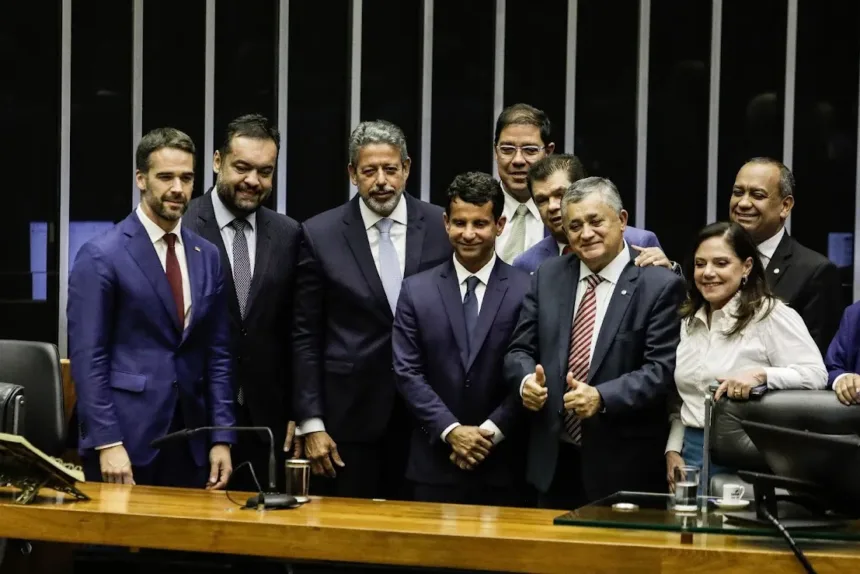 Cláudio Castro celebra vitória na Câmara dos Deputados pela aprovação do Propag