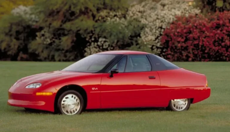 O EV1 da General Motors foi pioneiro na tecnologia que ainda hoje pode ser encontrada nos veículos eléctricos