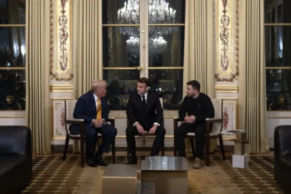 Donald Trump Emmanuel Macron e Volodymyr Zelensky - Foto: @EmmanuelMacron