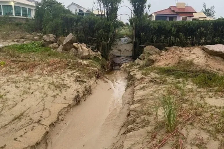 Tsunami meteorológico atinge Jaguaruna com força inesperada.