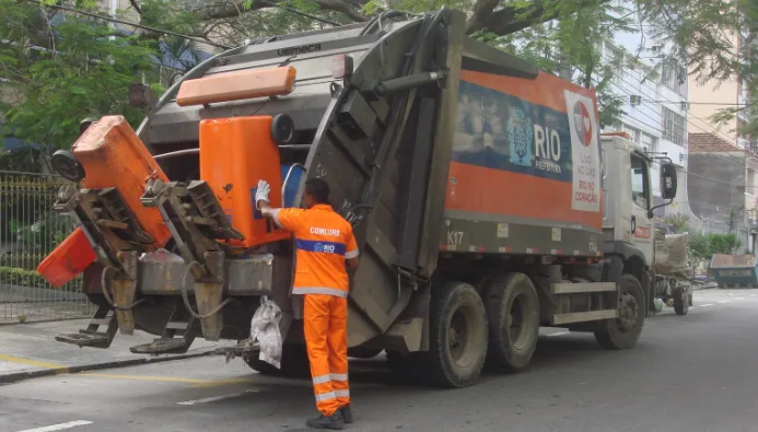 A Comlurb anuncia esquema especial de coleta de lixo domiciliar e seletiva nas festas. Foto: Divulgação/Prefeitura do Rio