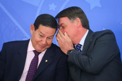 Hamilton Mourão e Bolsonaro: o senador disse que houve uma “conspiração Tabajara”. Foto: reprodução