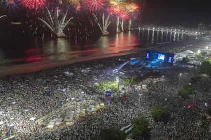 Capitania dos Portos autoriza 6 navios de cruzeiro e 300 barcos para Réveillon em Copacabana. Medidas de segurança reforçadas para fest