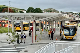 O terminal tem 18,3 mil metros quadrados e conta com integração entre ônibus comuns e vans - Beth Santos/Prefeitura do Rio