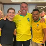 Lucas Pavanato ao lado de Jair Bolsonaro e Fernando Holiday, ex-membro do MBL. Foto: reprodução