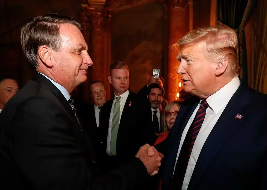 Jair Bolsonaro e Donald Trump; recém-eleito presidente dos EUA convidou o ex-capitão para a cerimônia em 20 de janeiro – Foto: Reprodução