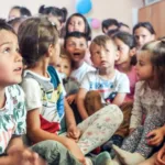 © Unicef A guerra foi devastadora para as crianças da Ucrânia e para as suas famílias.