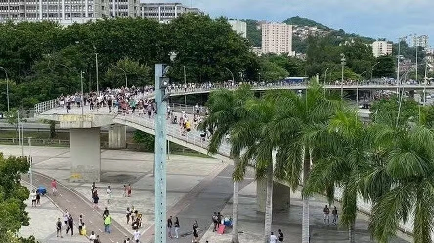 A rampa da Radial Oeste é um dos pontos mais vulneráveis, apontam os estudante, devido à falta de iluminação e policiamento — Foto: Divulgação